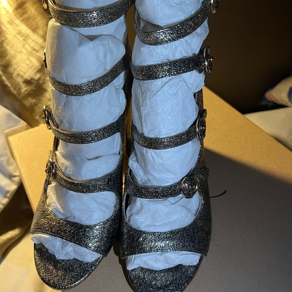 Size 6 1/2 Josie leather gold heels - Picture 2 of 16